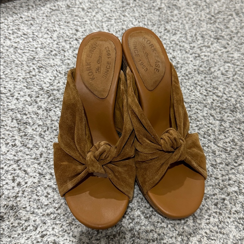 Kork-Ease Women's Brown Suede Knot Slide Sandals